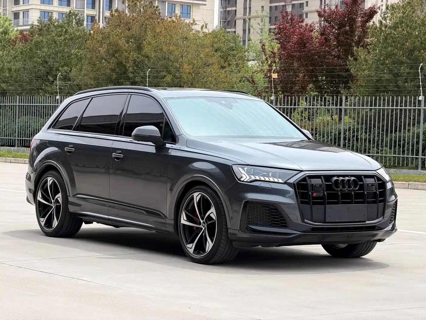 Audi SQ7 2024 4.0 TFSI Dark Knight Edition — миниатюра 3