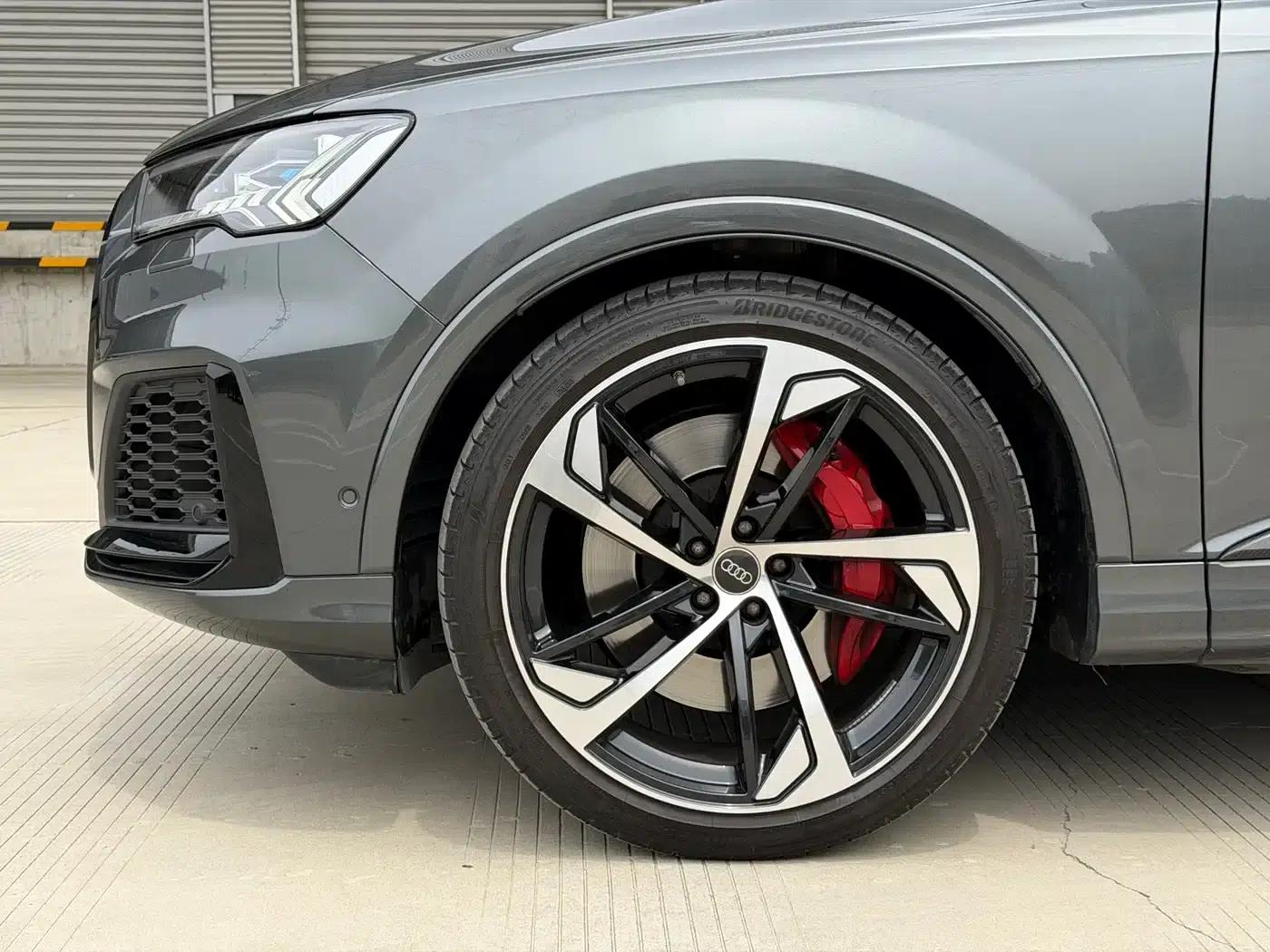 Audi SQ7 2024 4.0 TFSI Dark Knight Edition — миниатюра 21