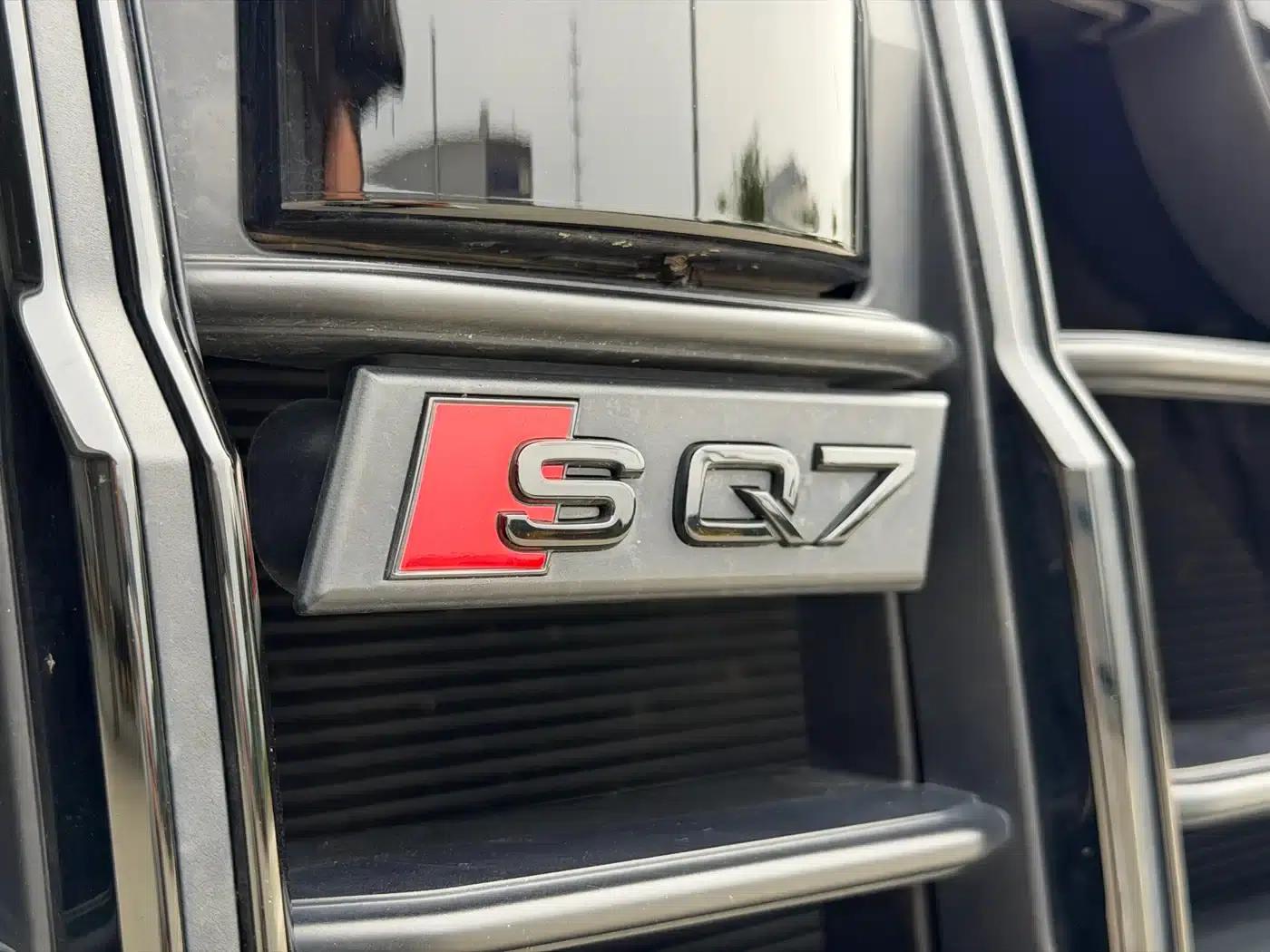 Audi SQ7 2024 4.0 TFSI Dark Knight Edition — миниатюра 23