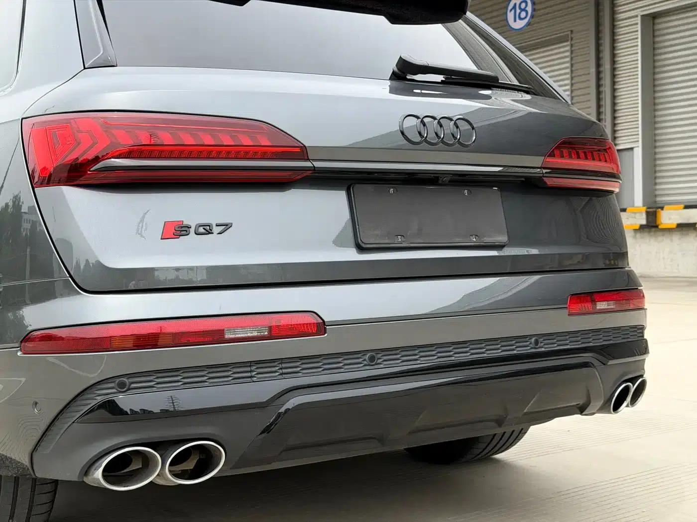 Audi SQ7 2024 4.0 TFSI Dark Knight Edition — миниатюра 25