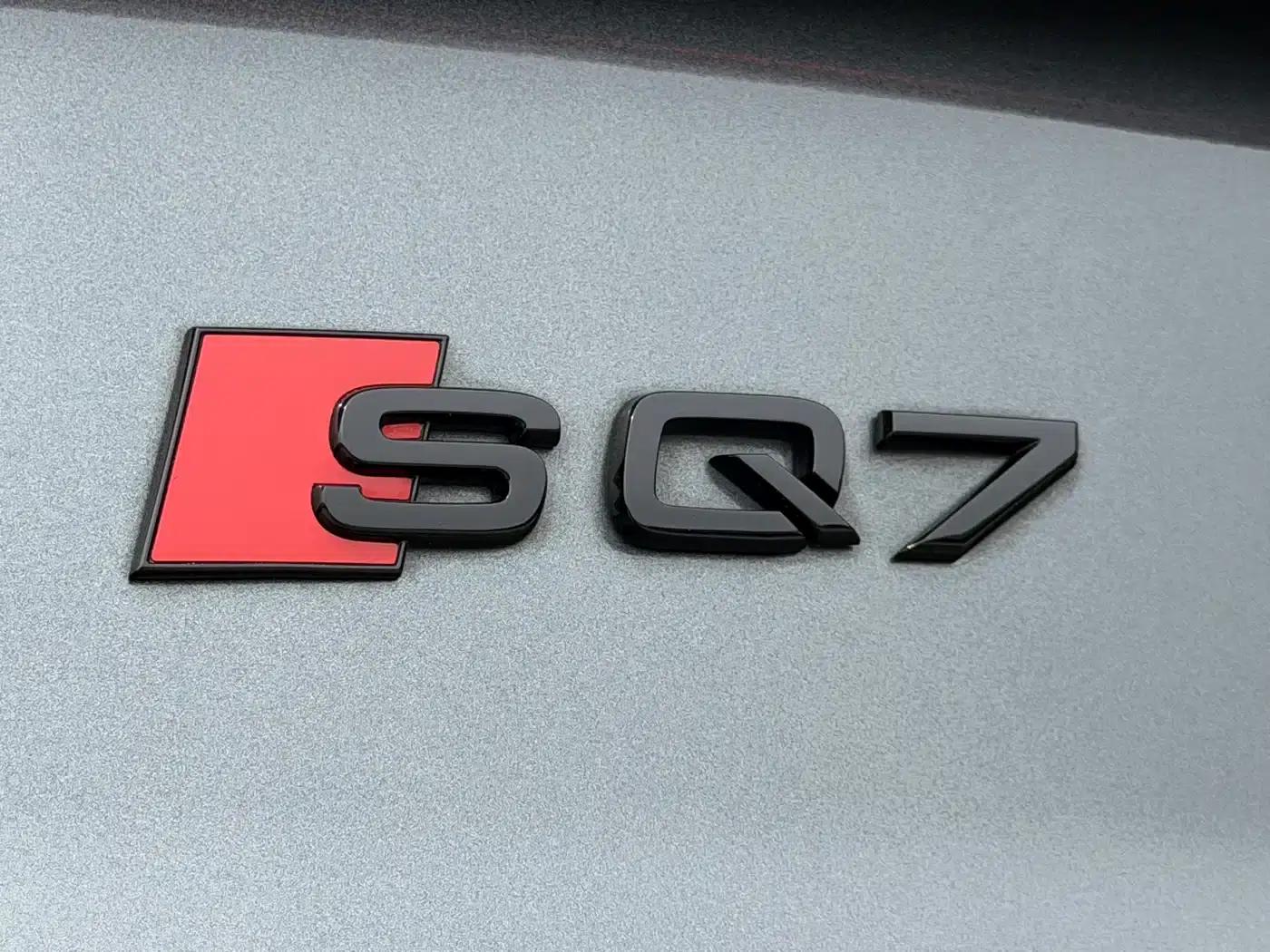 Audi SQ7 2024 4.0 TFSI Dark Knight Edition — миниатюра 26