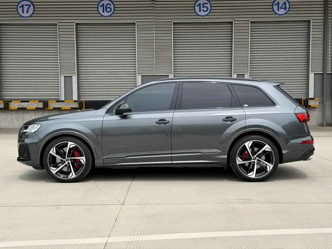 Audi SQ7 2024 4.0 TFSI Dark Knight Edition — миниатюра 29