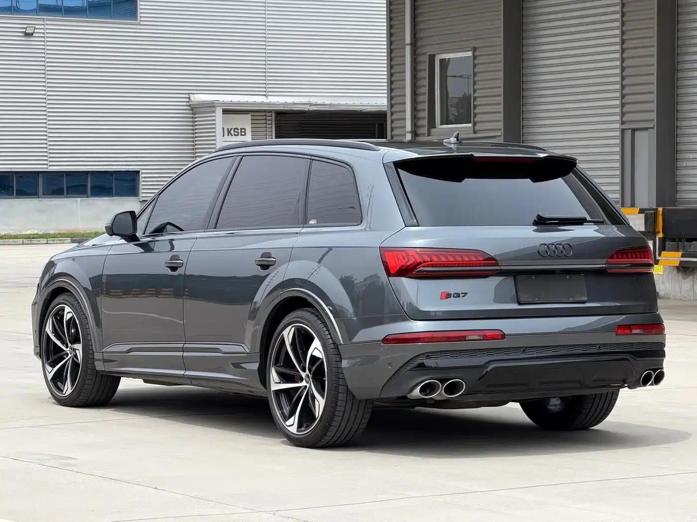Audi SQ7 2024 4.0 TFSI Dark Knight Edition — миниатюра 4