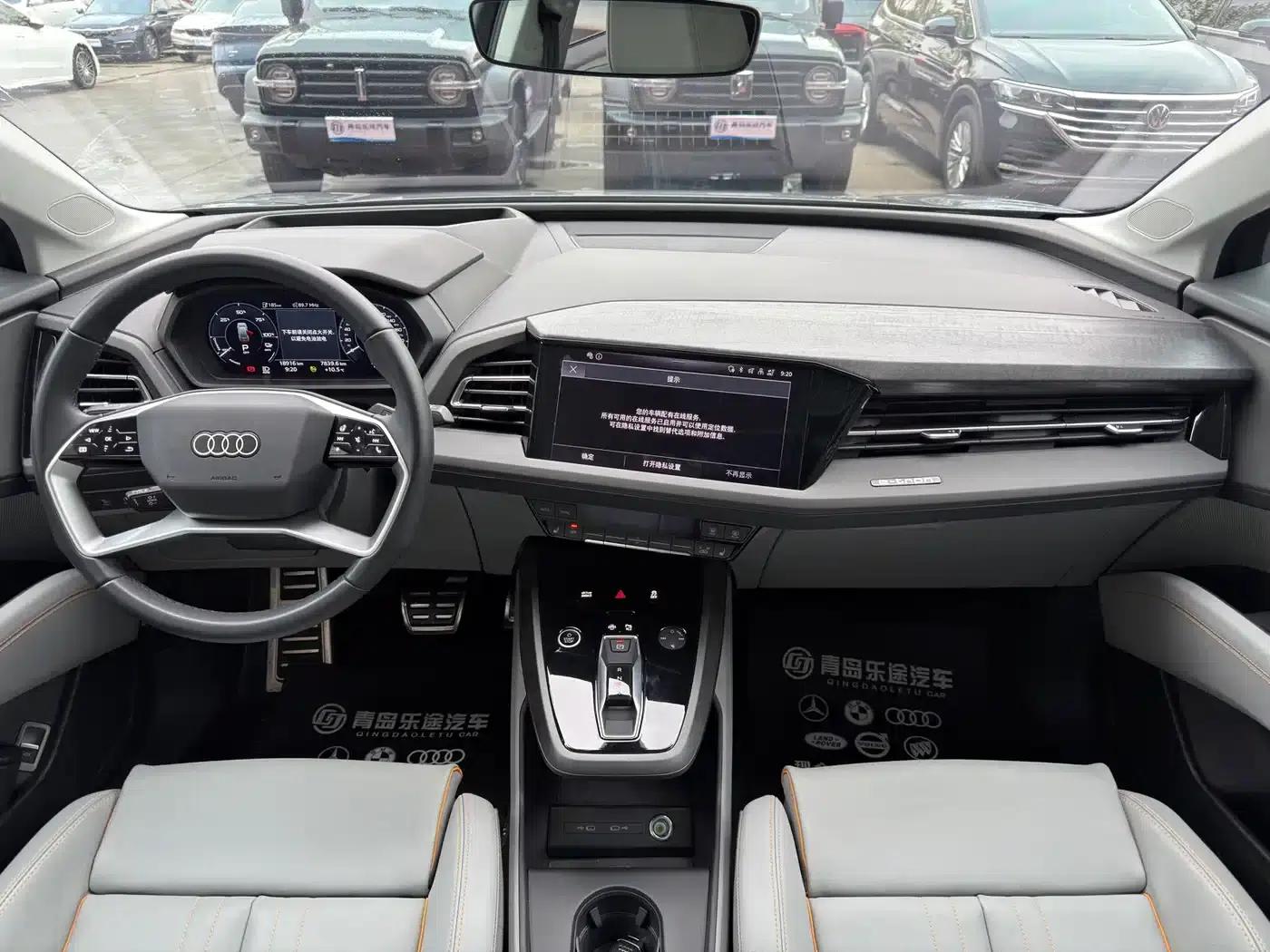 Audi Q5 e-tron 2023 Model 40 e-tron Star Edition - Fashion Set — миниатюра 11