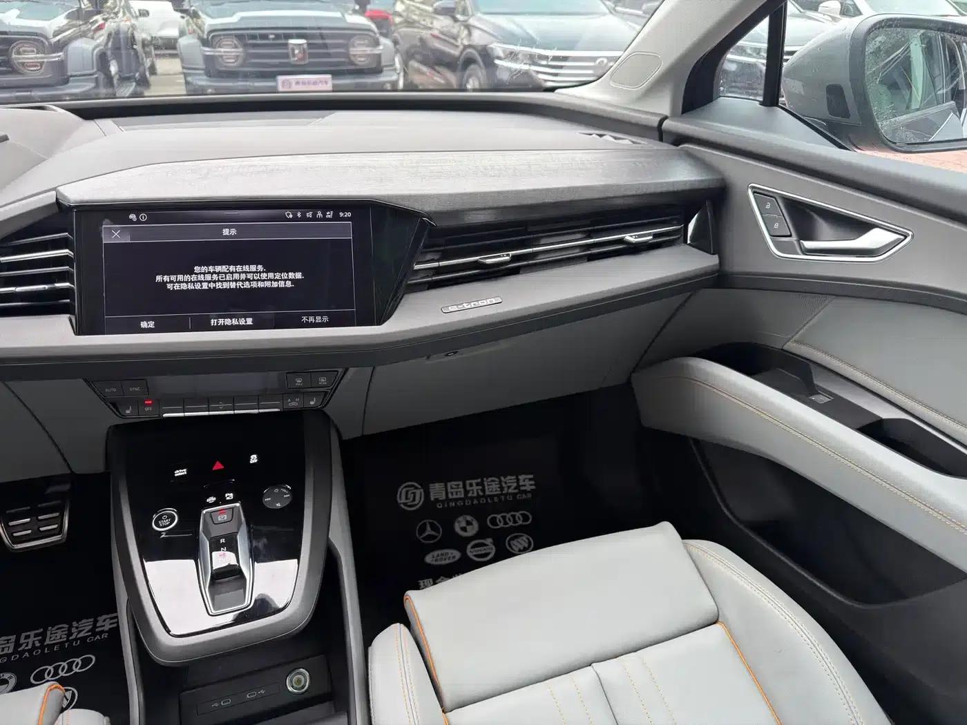 Audi Q5 e-tron 2023 Model 40 e-tron Star Edition - Fashion Set — миниатюра 12
