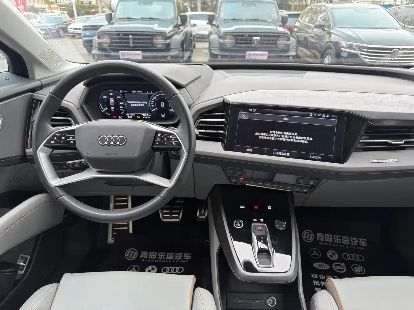 Audi Q5 e-tron 2023 Model 40 e-tron Star Edition - Fashion Set — миниатюра 13
