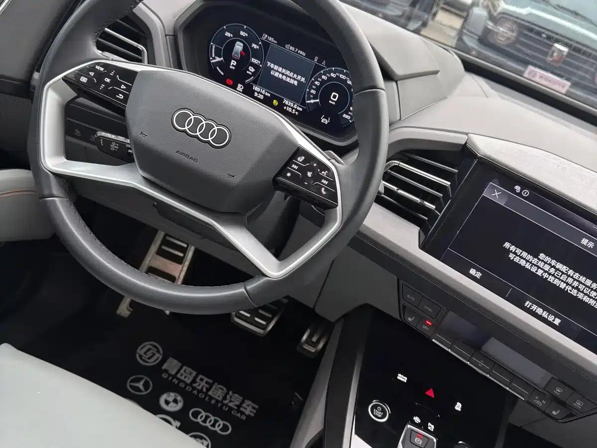 Audi Q5 e-tron 2023 Model 40 e-tron Star Edition - Fashion Set — миниатюра 14