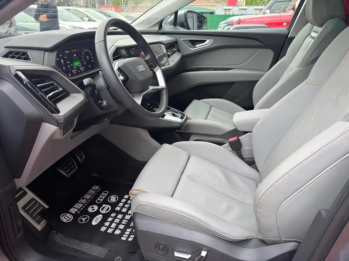 Audi Q5 e-tron 2023 Model 40 e-tron Star Edition - Fashion Set — миниатюра 7
