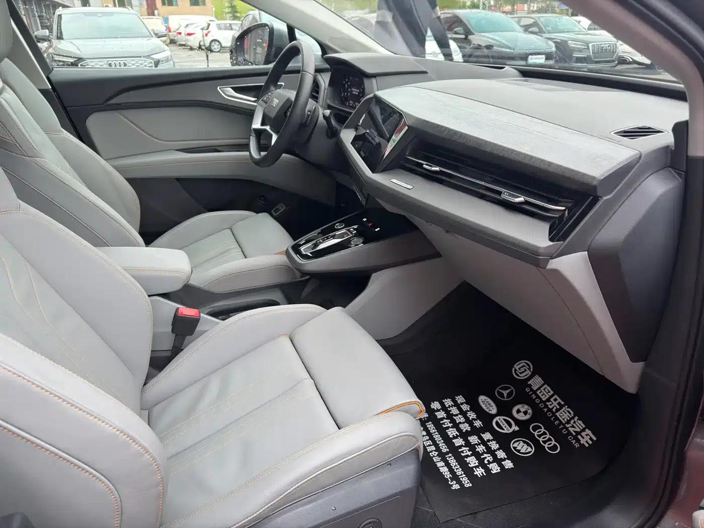 Audi Q5 e-tron 2023 Model 40 e-tron Star Edition - Fashion Set — миниатюра 10