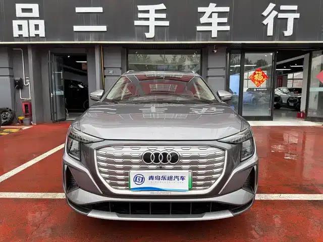 Audi Q5 e-tron 2023 Model 40 e-tron Star Edition - Fashion Set