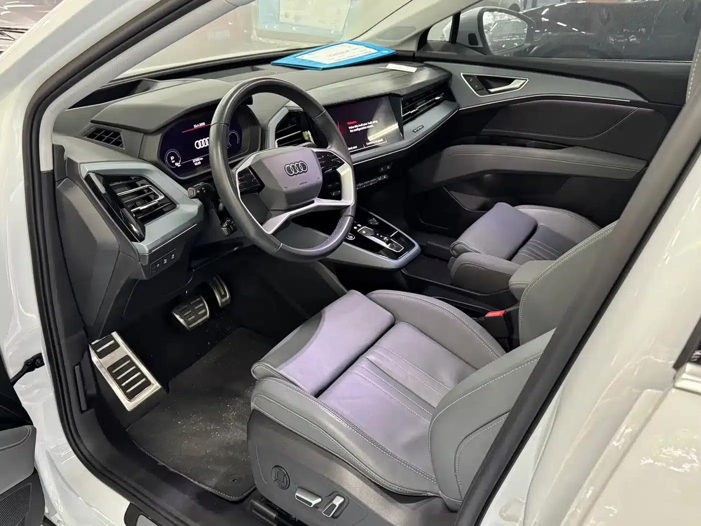 Audi Q5 e-tron 2023 Model 40 e-tron Star Edition - Fashion Set — миниатюра 3