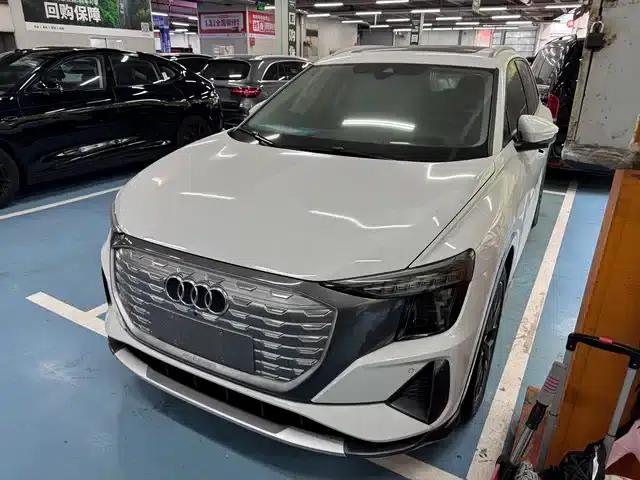 Audi Q5 e-tron 2023 Model 40 e-tron Star Edition - Fashion Set