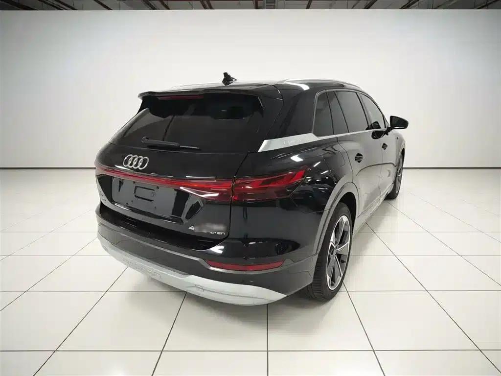 Audi Q5 e-tron 2022 Model 40 e-tron Star Edition - Fashion Set — миниатюра 7