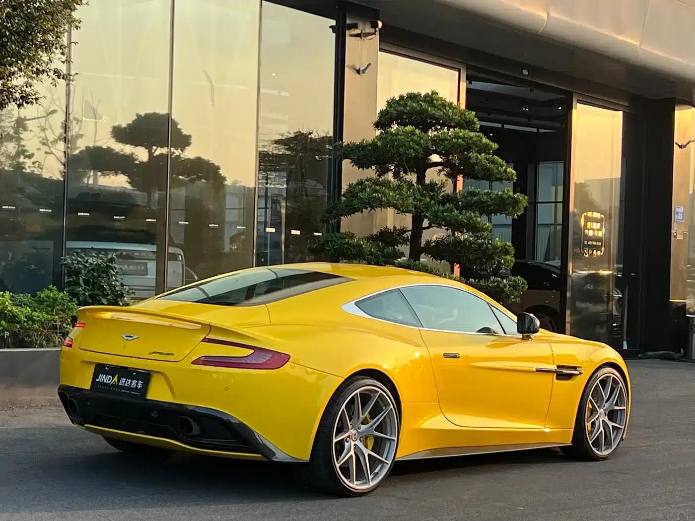 2013 Vanquish 6.0L Standard Model — миниатюра 11