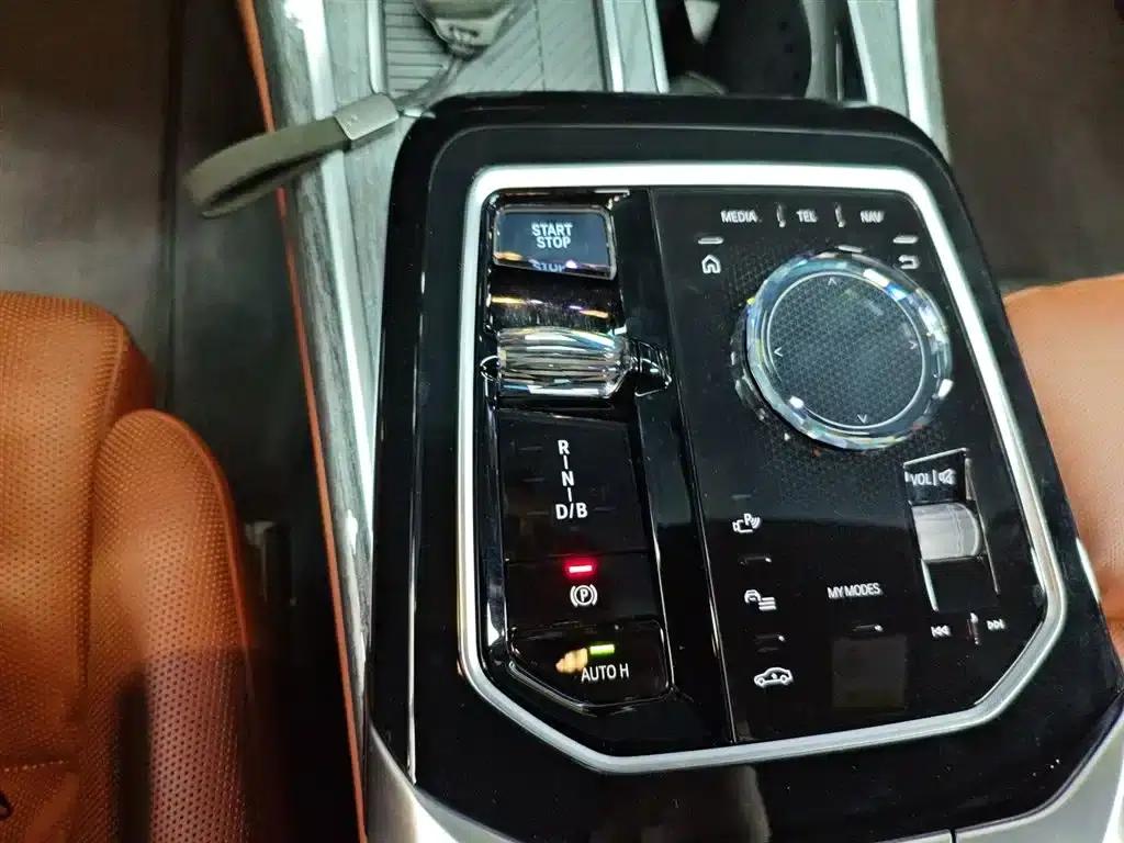 BMW i7 2023 eDrive50L M Sport Package — миниатюра 14