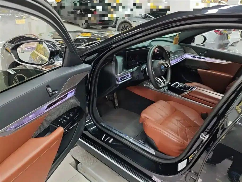 BMW i7 2023 eDrive50L M Sport Package — миниатюра 16