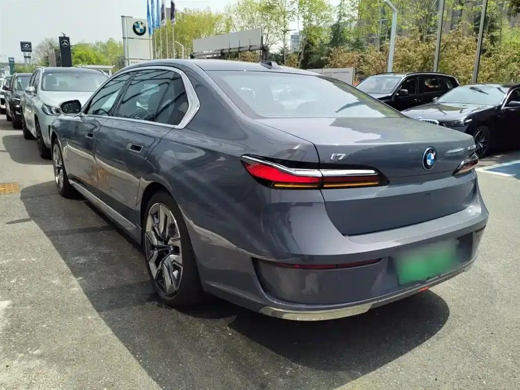 BMW i7 2023 eDrive50L M Sport Package — миниатюра 23