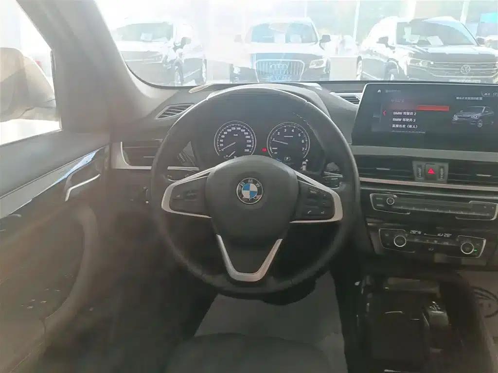 BMW X1 PHEV 2020 xDrive30Le Premium — миниатюра 11