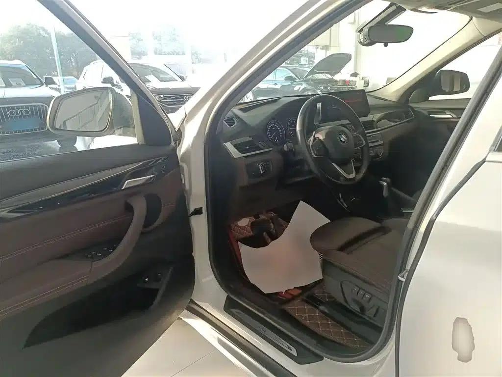 BMW X1 PHEV 2020 xDrive30Le Premium — миниатюра 16
