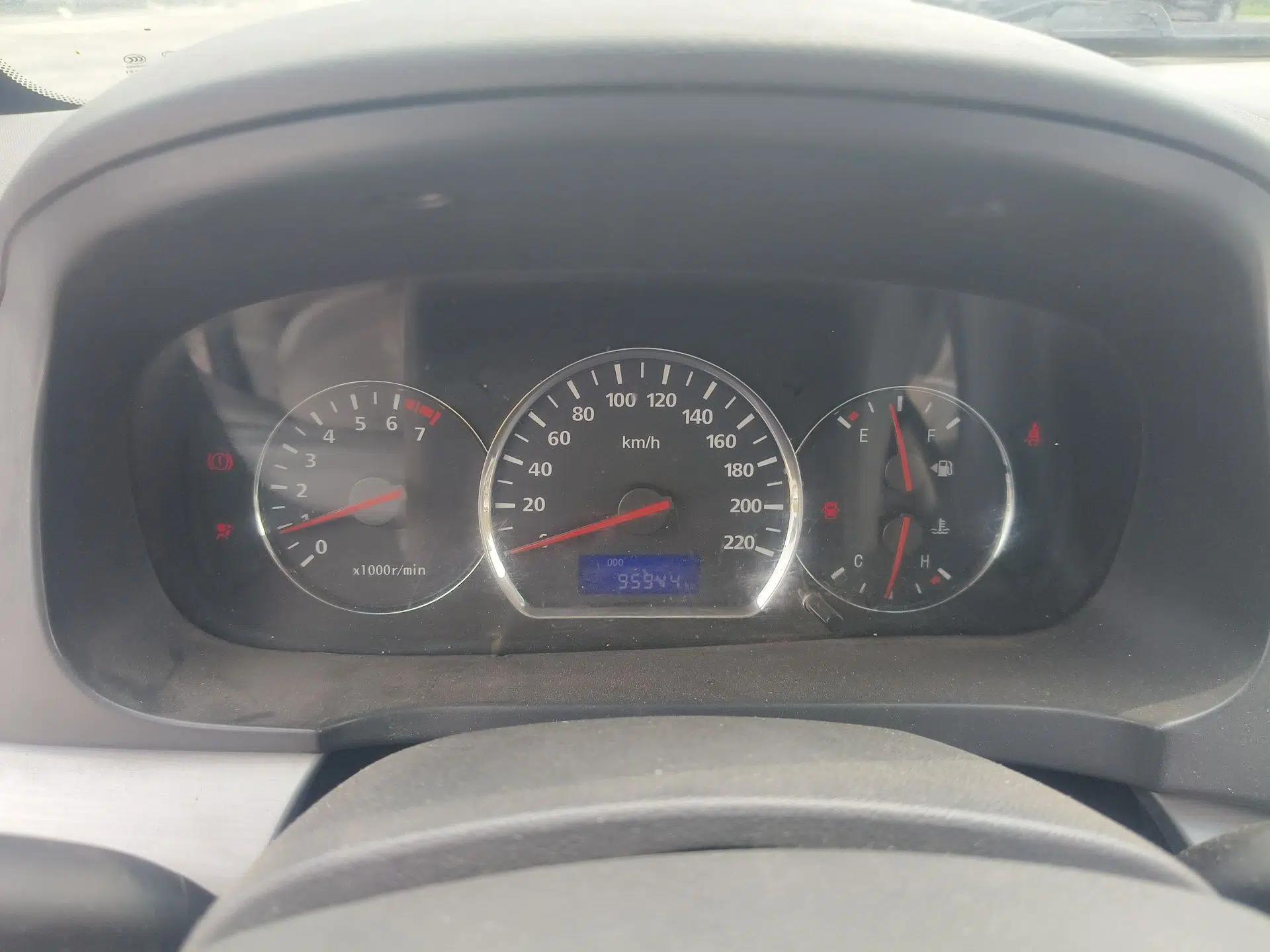 CHANGAN Alsvin V5 2012 1.5L Manual Dream Edition — миниатюра 12