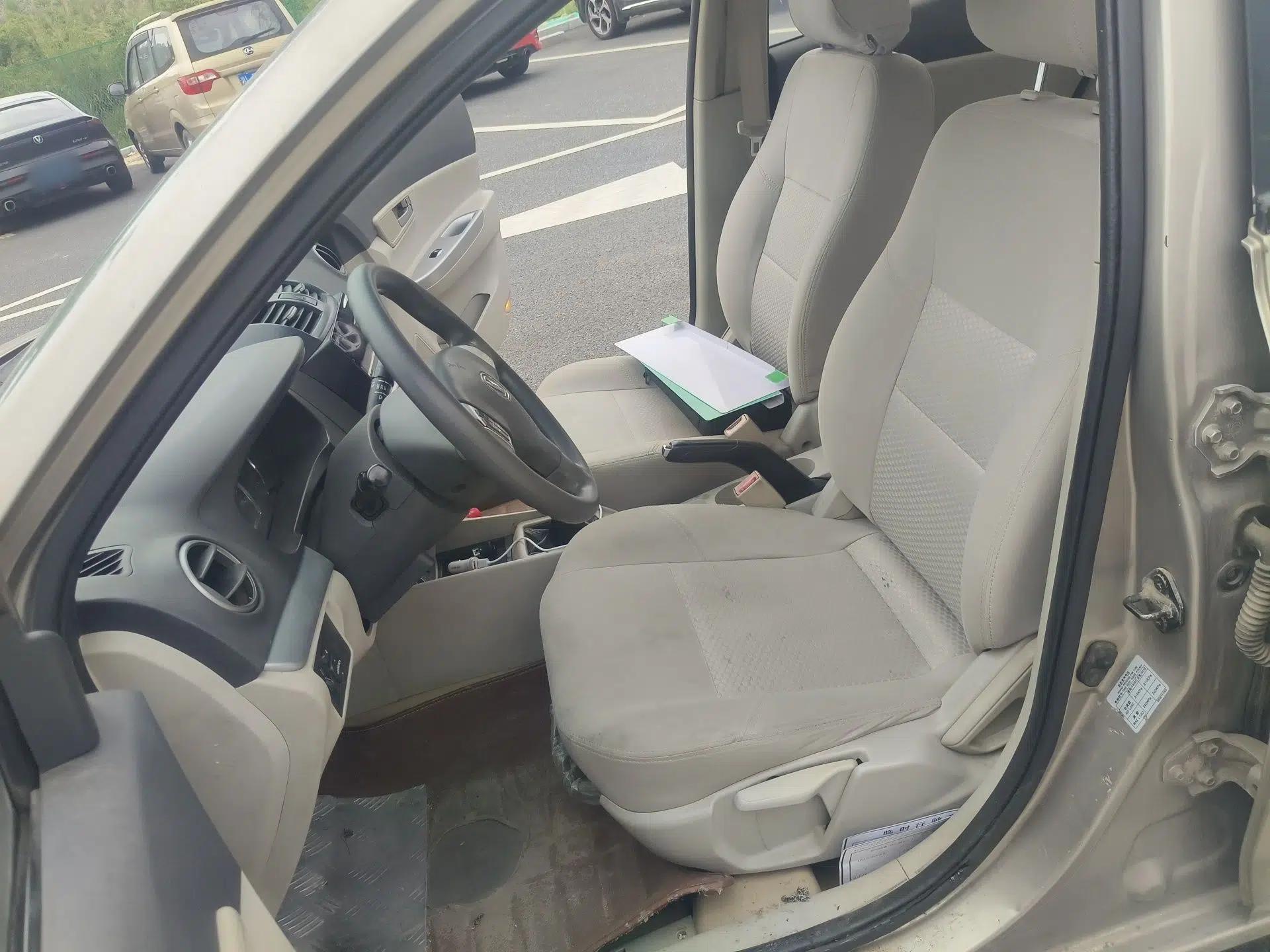 CHANGAN Alsvin V5 2012 1.5L Manual Dream Edition — миниатюра 16
