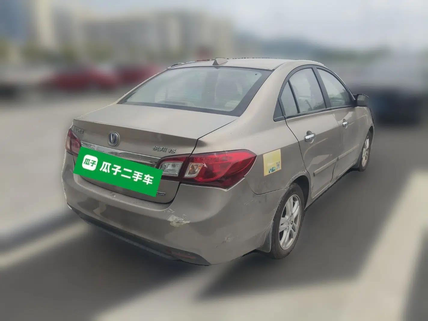 CHANGAN Alsvin V5 2012 1.5L Manual Dream Edition — миниатюра 6