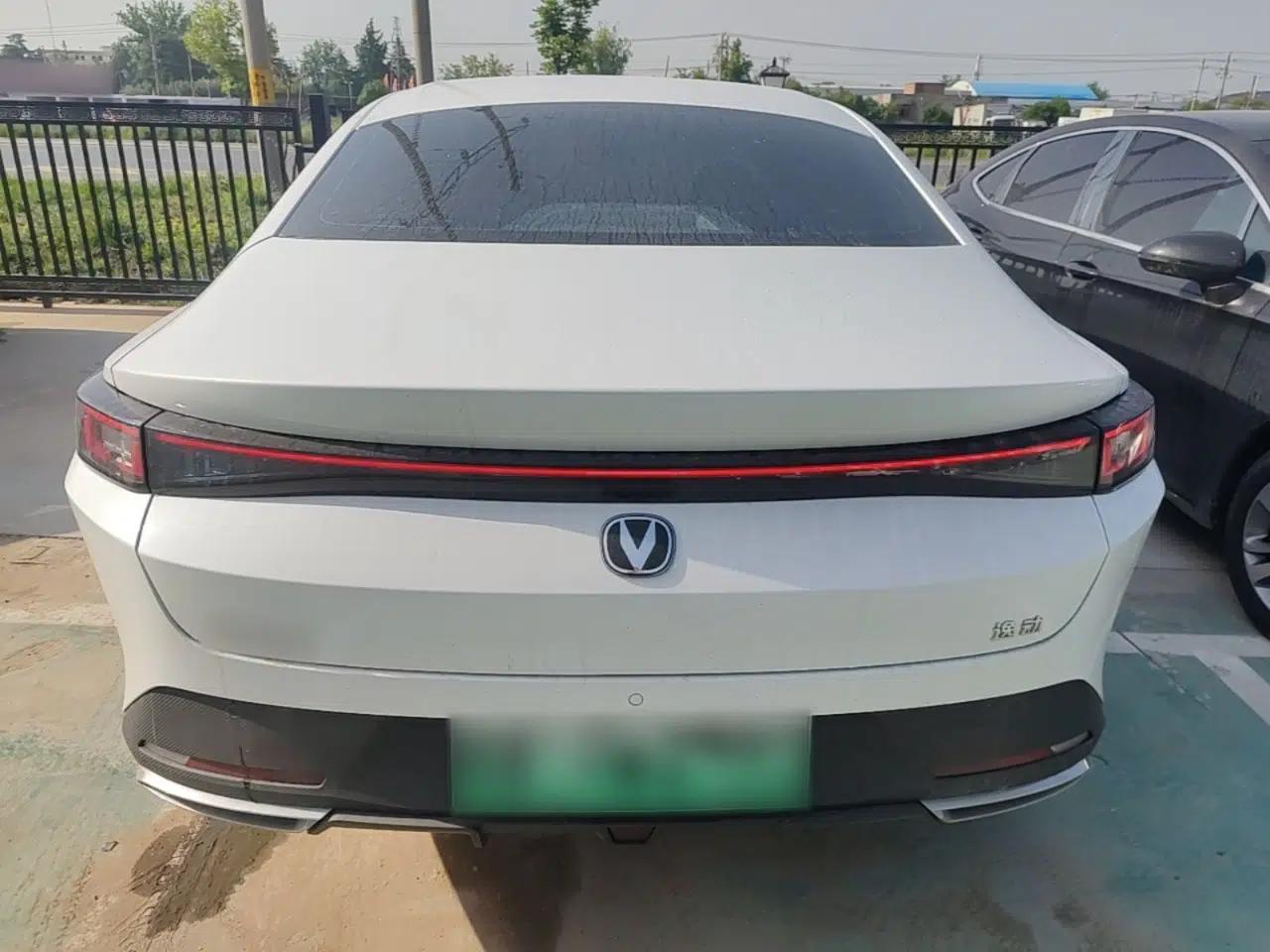 CHANGAN Eado PHEV 2025 Smart New Blue Whale 145KM Battleship Edition — миниатюра 3