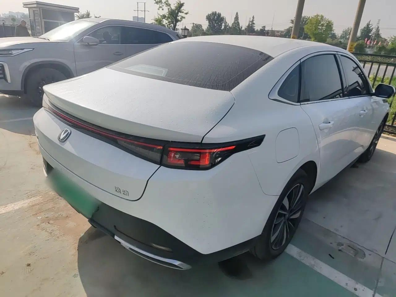 CHANGAN Eado PHEV 2025 Smart New Blue Whale 145KM Battleship Edition — миниатюра 4