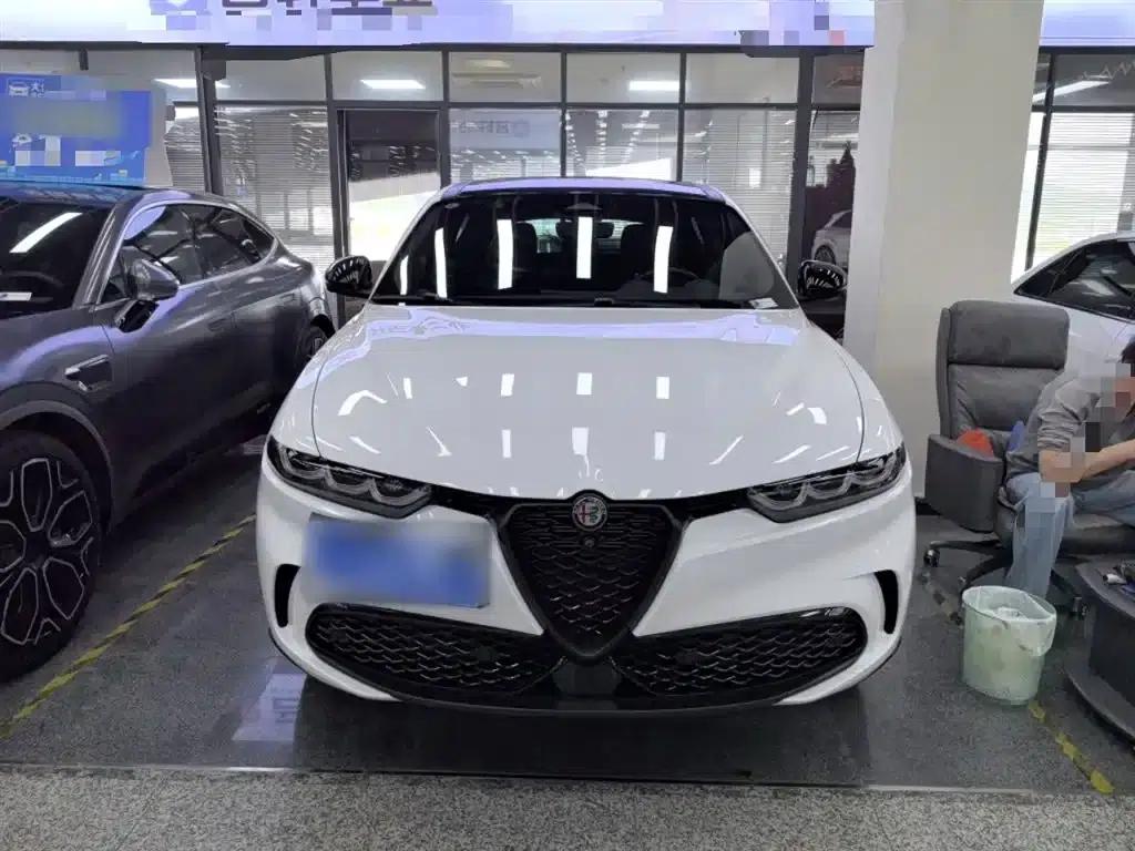 Tonale 2023 2.0T 268HP AWD Veloce Track Edition — миниатюра 3