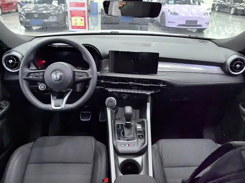 Tonale 2023 2.0T 268HP AWD Veloce Track Edition — миниатюра 6