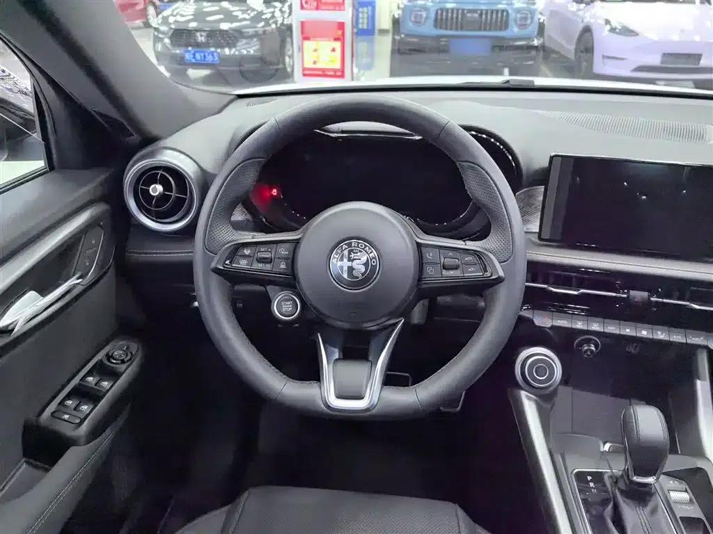 Tonale 2023 2.0T 268HP AWD Veloce Track Edition — миниатюра 7