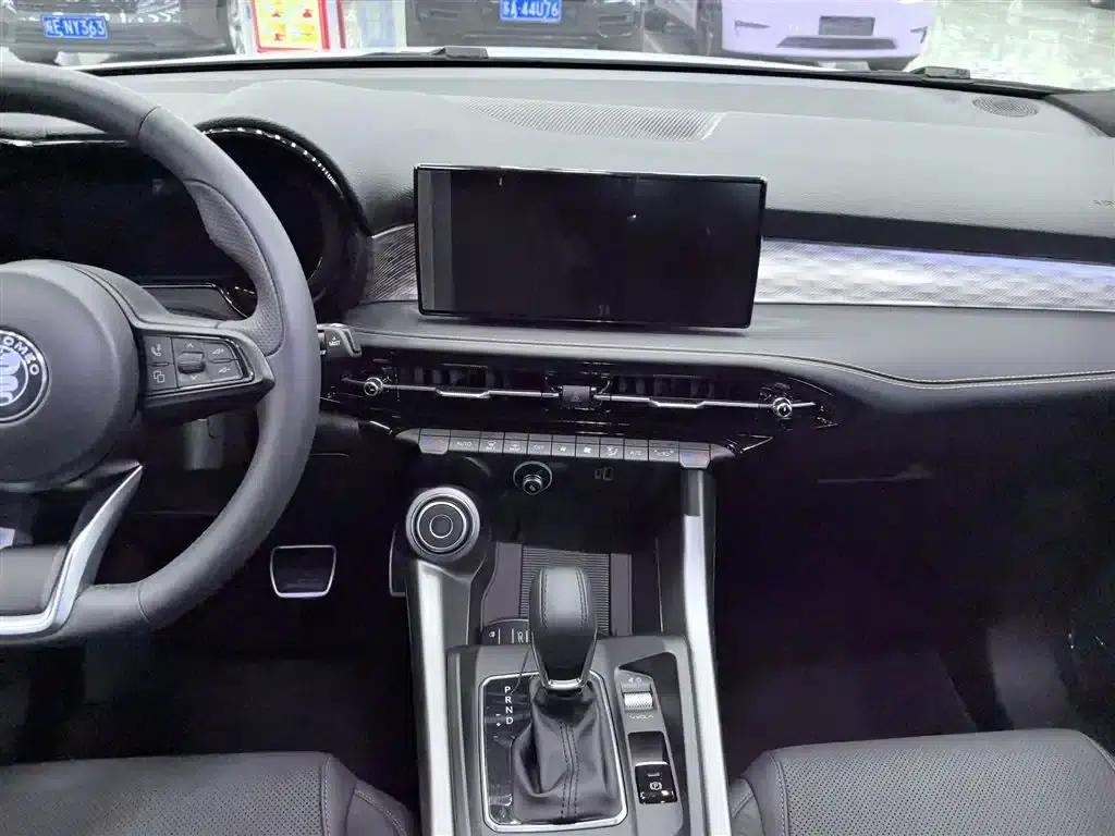 Tonale 2023 2.0T 268HP AWD Veloce Track Edition — миниатюра 9