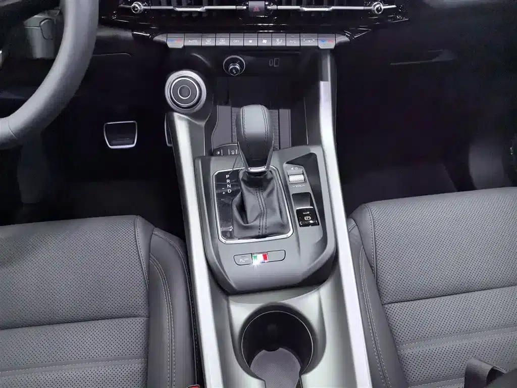 Tonale 2023 2.0T 268HP AWD Veloce Track Edition — миниатюра 10