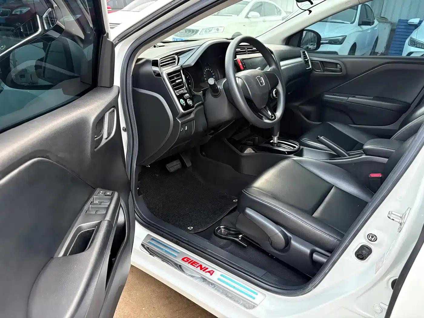 2017 Honda Crider 1.5L CVT Comfort Edition — миниатюра 6