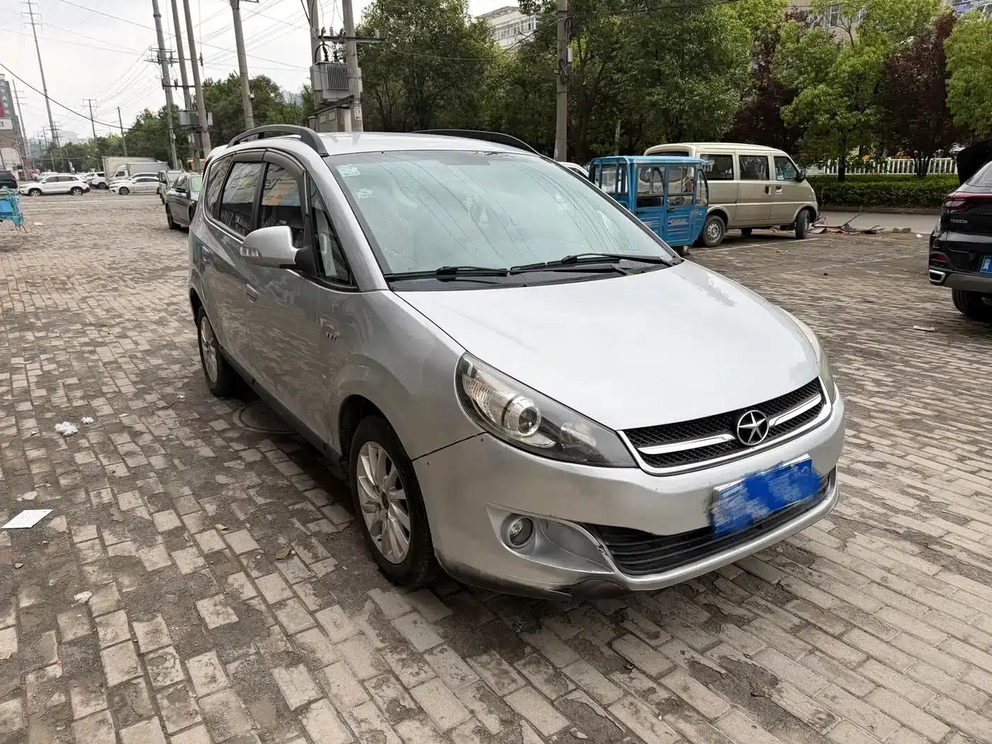 Refine M2 2013 1.5L Manual Deluxe 5-Seater — миниатюра 2