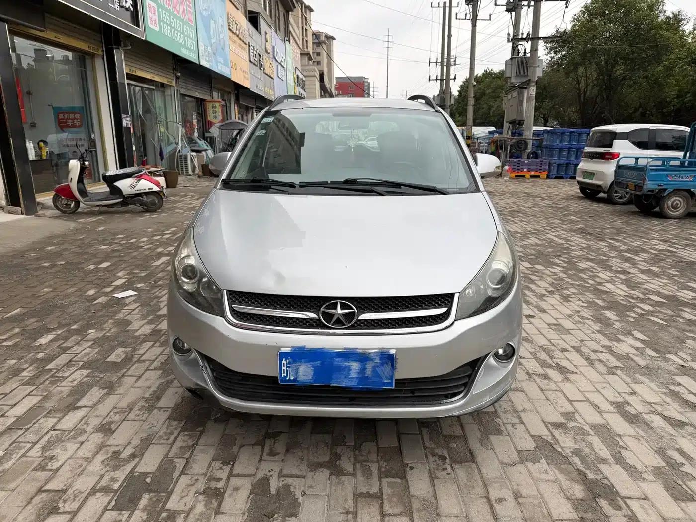 Refine M2 2013 1.5L Manual Deluxe 5-Seater — миниатюра 3
