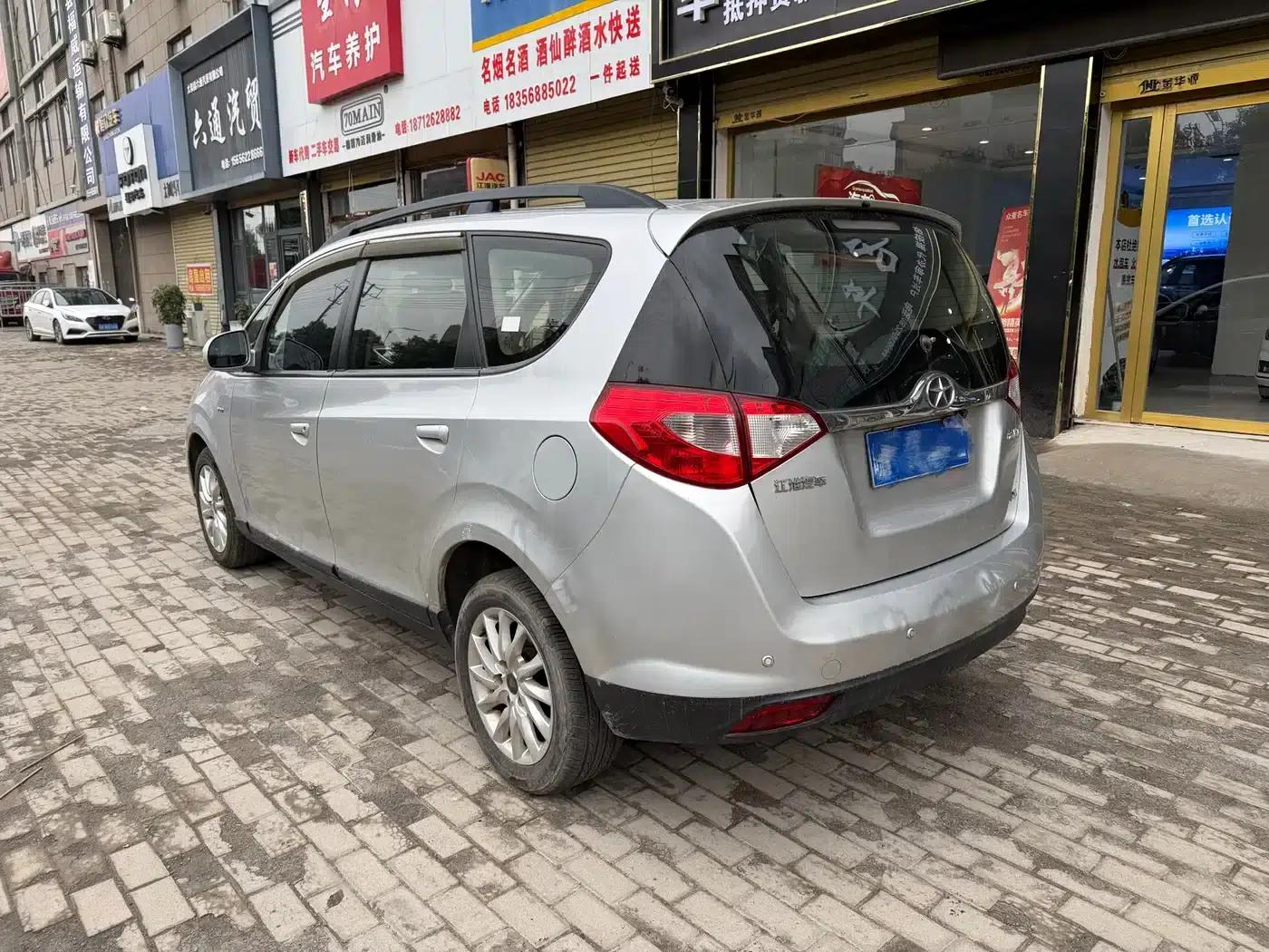 Refine M2 2013 1.5L Manual Deluxe 5-Seater — миниатюра 4