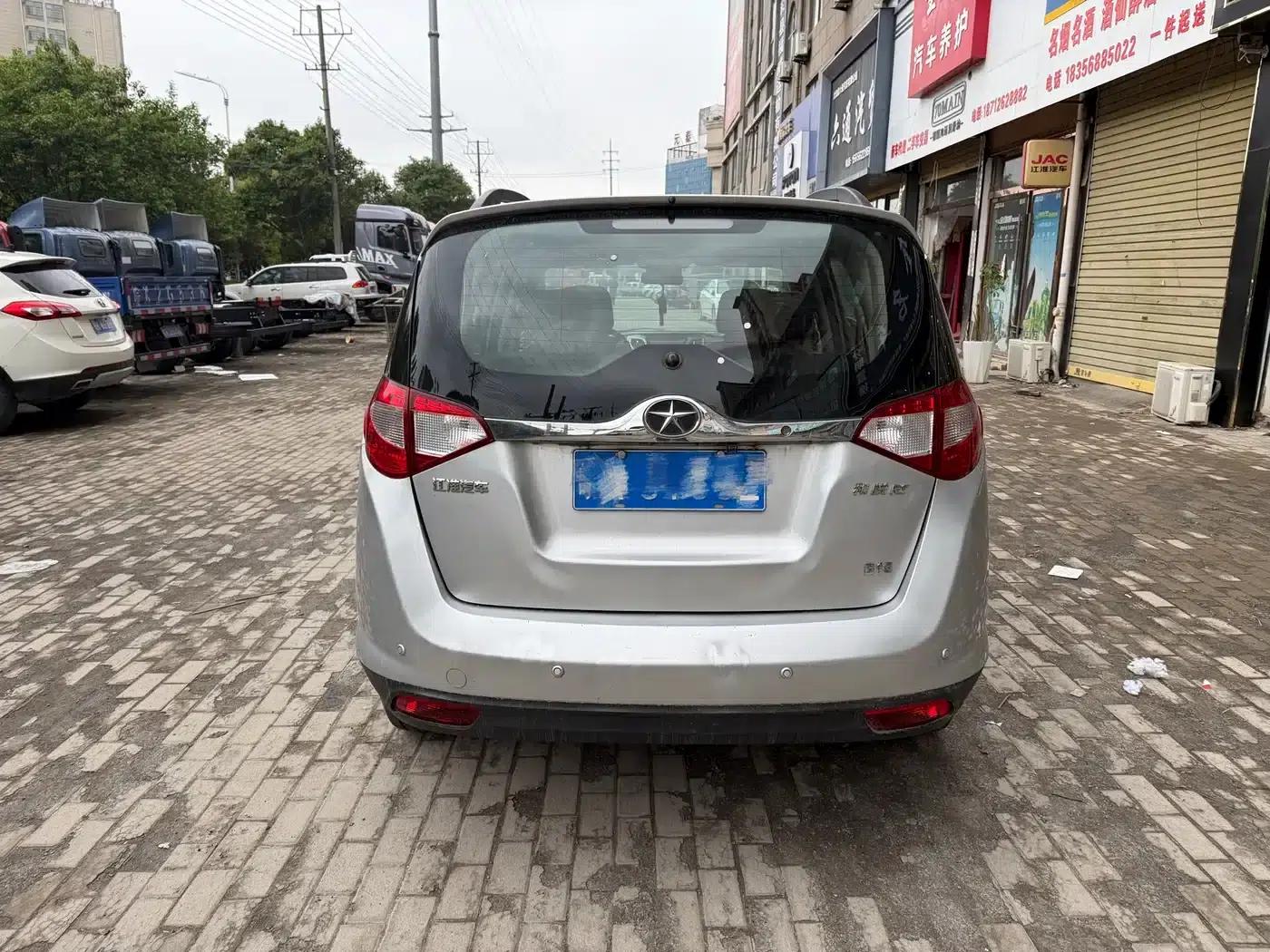 Refine M2 2013 1.5L Manual Deluxe 5-Seater — миниатюра 5