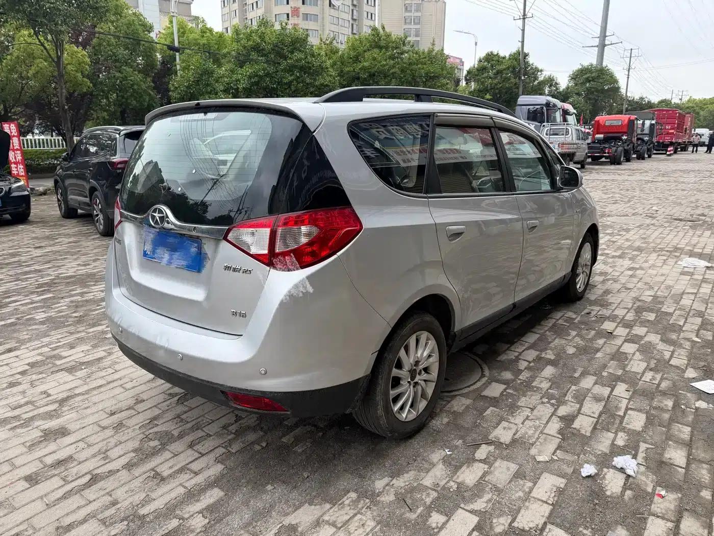 Refine M2 2013 1.5L Manual Deluxe 5-Seater — миниатюра 6
