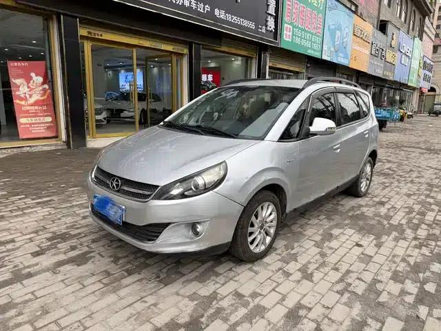 Refine M2 2013 1.5L Manual Deluxe 5-Seater