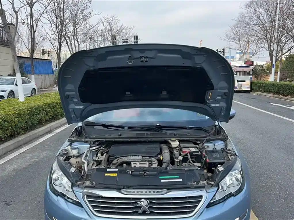 Peugeot 308S 2015 1.2T Automatic Premium Edition — миниатюра 11