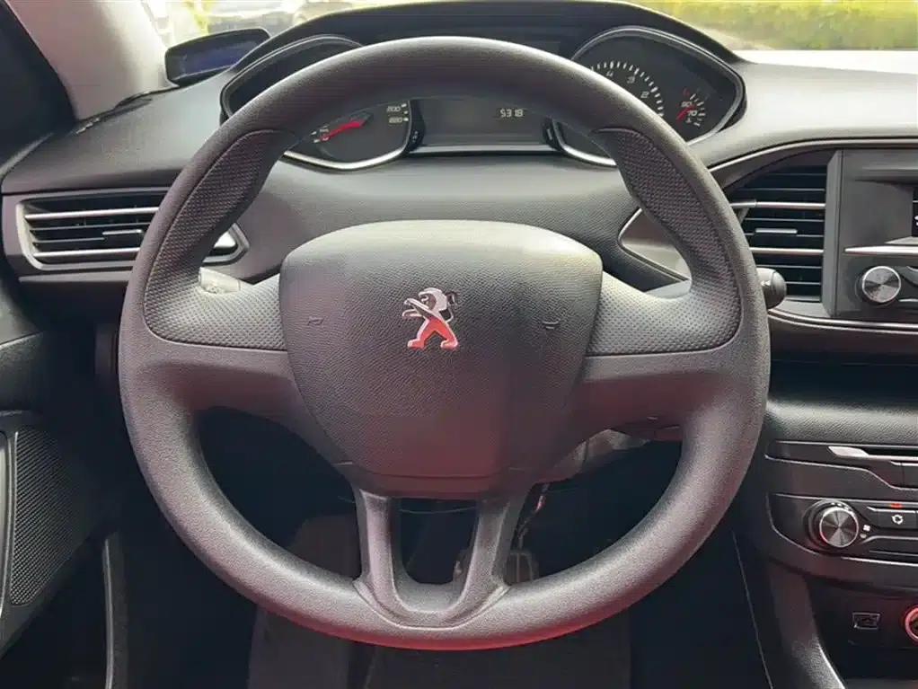 Peugeot 308S 2015 1.2T Automatic Premium Edition — миниатюра 3