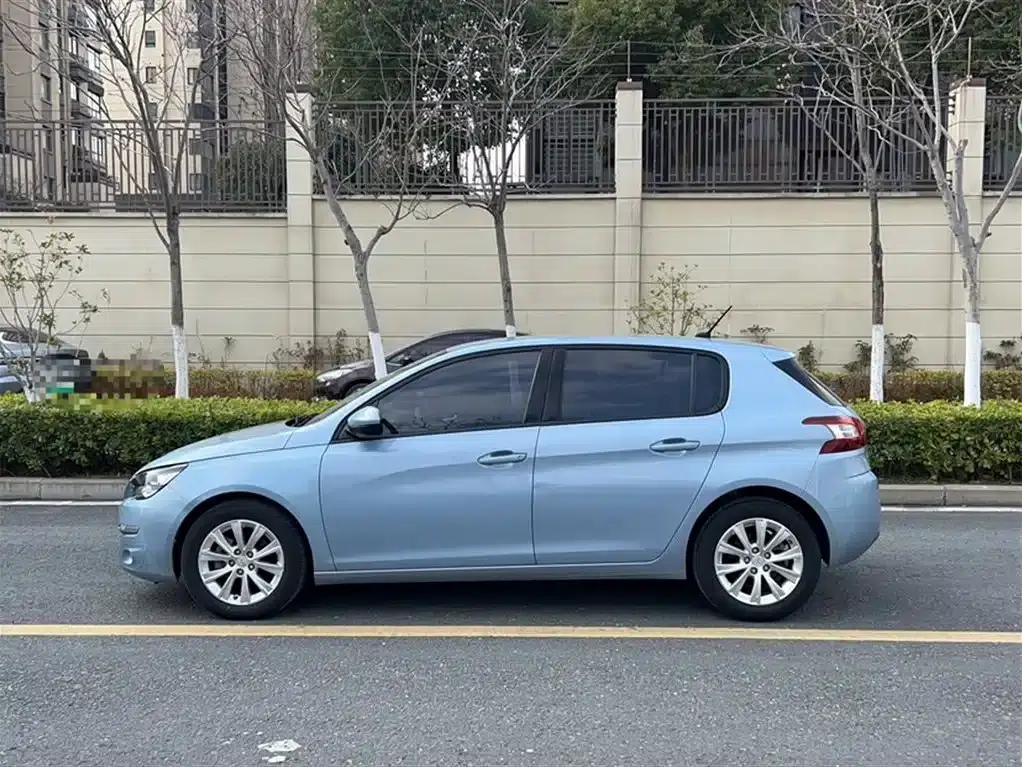 Peugeot 308S 2015 1.2T Automatic Premium Edition — миниатюра 21