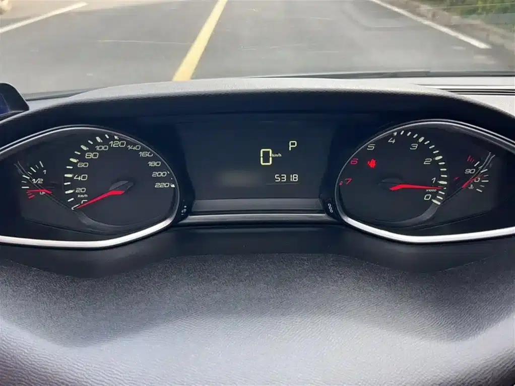 Peugeot 308S 2015 1.2T Automatic Premium Edition — миниатюра 4