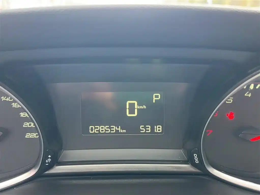 Peugeot 308S 2015 1.2T Automatic Premium Edition — миниатюра 5