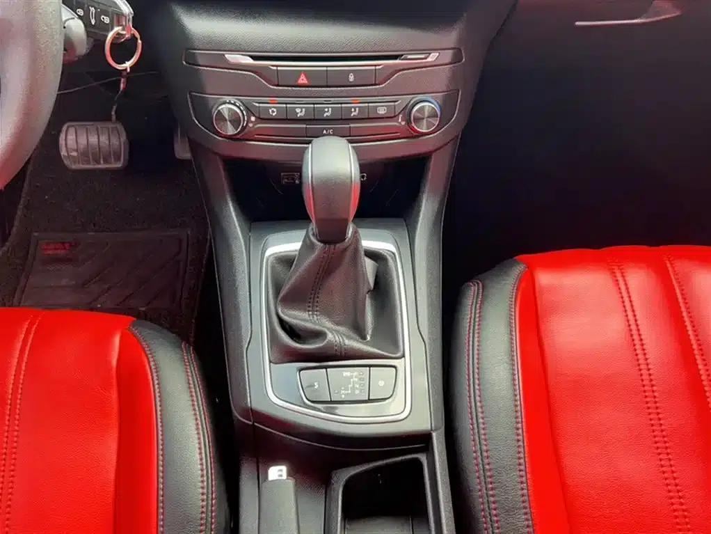 Peugeot 308S 2015 1.2T Automatic Premium Edition — миниатюра 7