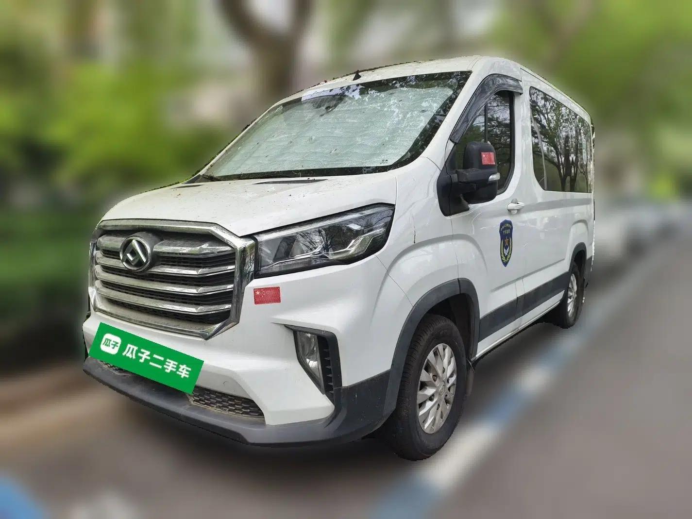 SAIC MAXUS Xintu V90 2022 2.0T Manual Zhiyun King Rear-Drive Short Wheelbase Mid-Roof Design with Single Rear Tire and 6 Seats — миниатюра 1