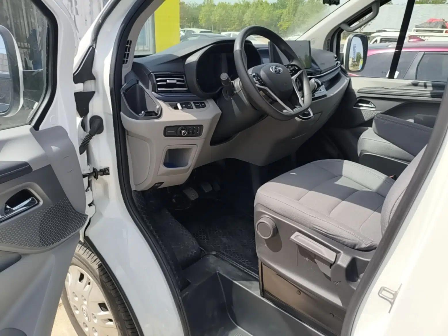 SAIC MAXUS Xintu V70 2023 2.0T Elite Edition Manual Transmission Short Wheelbase Low Roof 5/6 Seats (125 hp) — миниатюра 19
