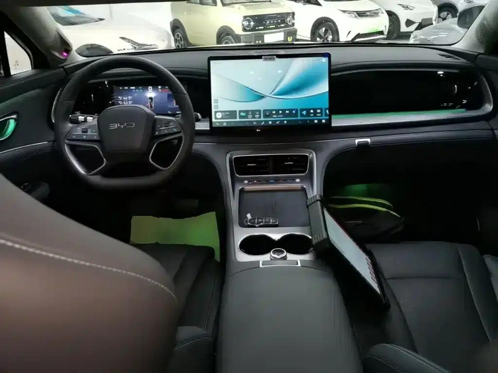 Hiace 07 DM-i 2025 Model 150 Navigator+ Edition — миниатюра 10