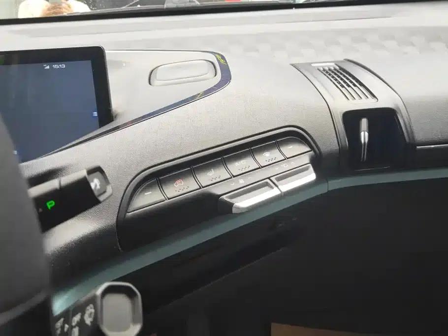 Baojun E300 2020 Plus Interstellar Intelligent Driving Edition — миниатюра 13
